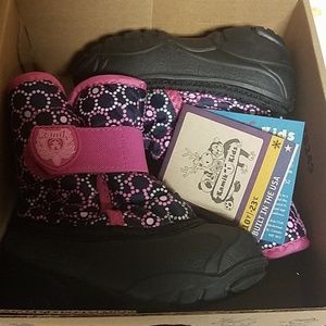 NWT kamik baby/ toddler snow boots